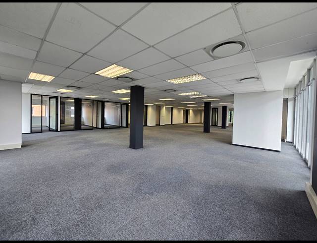 669M² OFFICE TO LET IN BRYANSTON